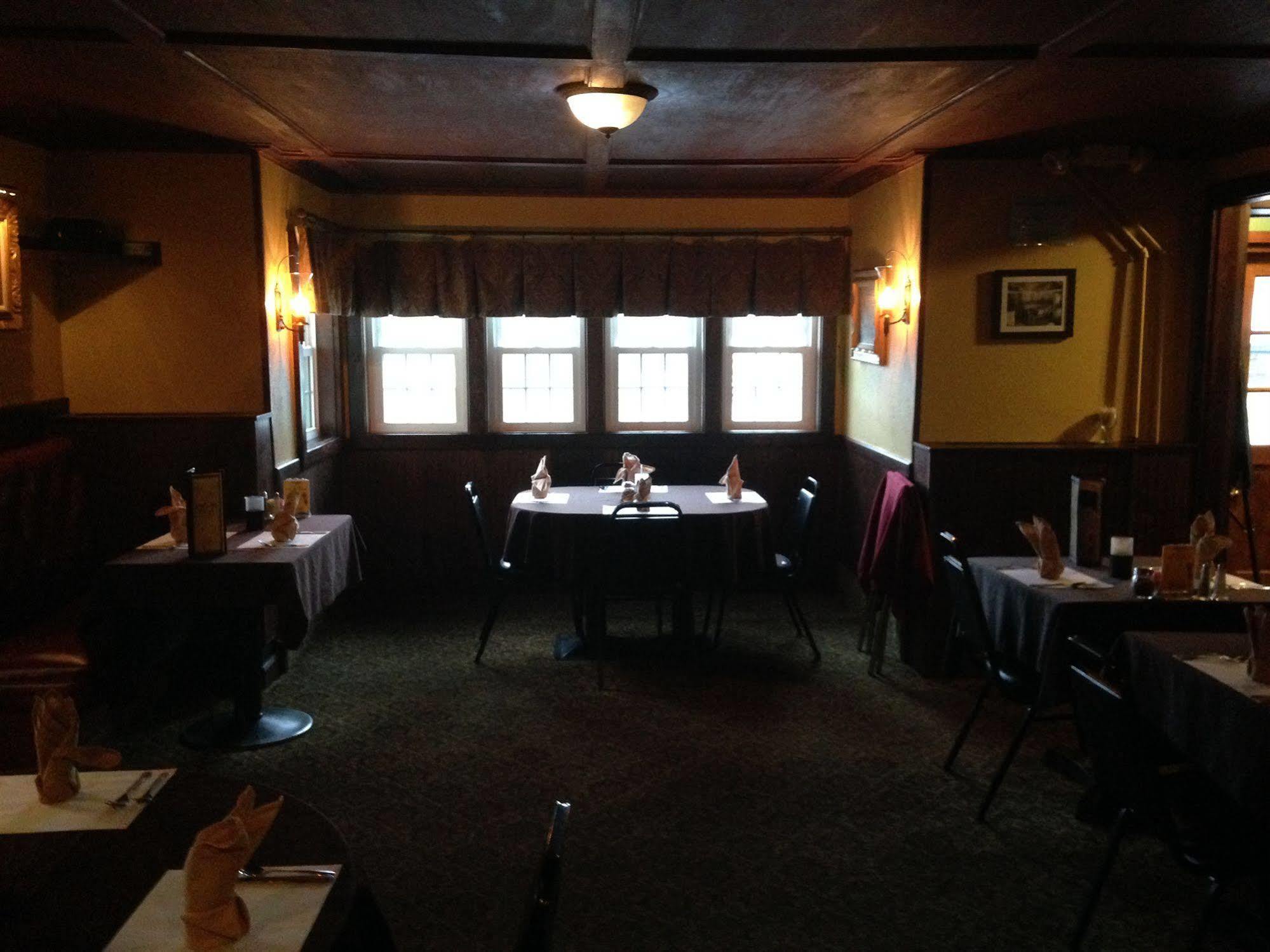 Fred'S Inn Restaurant & Lodging Norwich Ngoại thất bức ảnh
